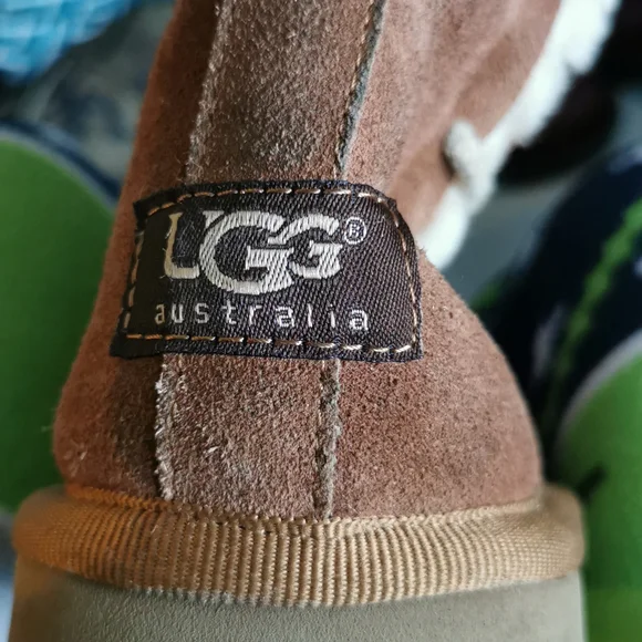 Uggs - Picture 3 of 7